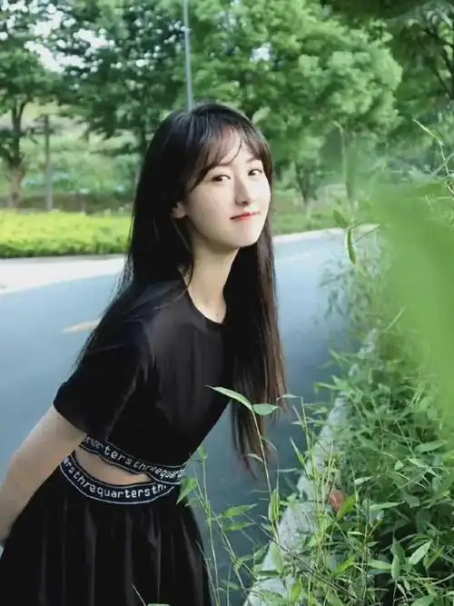 袁冰妍私服穿搭惊艳亮相,清纯女神魅力四溢