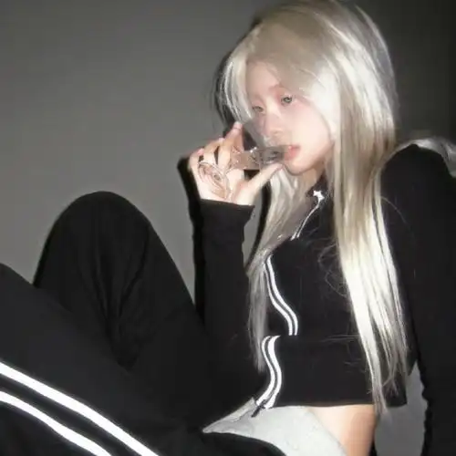 黑色系女生头像    #无水印头像##女生头像