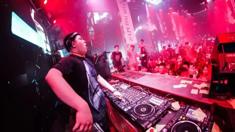 蹦迪14小时是一种怎样的体验? – 广州夜店网