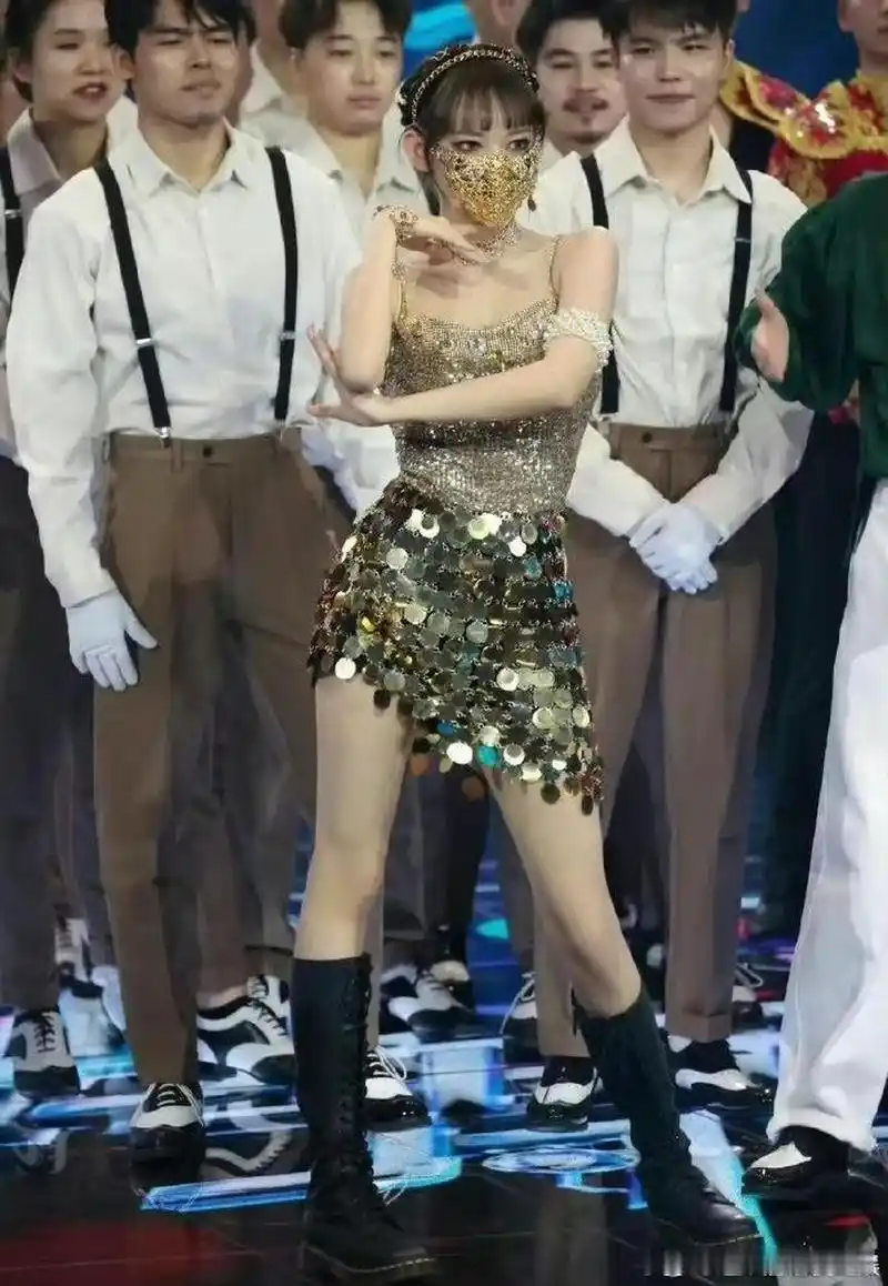 不懂就问:这是蒙面唱将猜猜猜的哪一位女歌手?