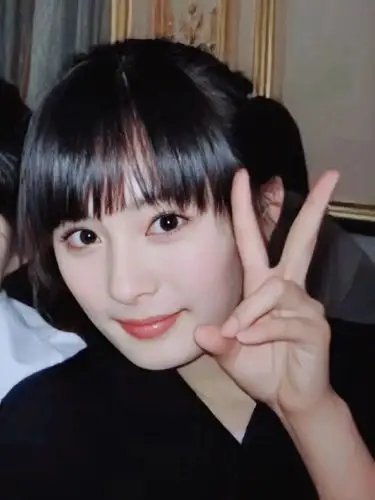 杨幂33岁了,10年前她23岁,那一年她和黄圣依,刘亦菲,王珞丹一起被