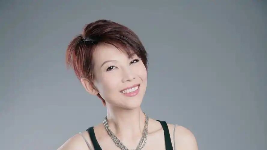 美丽成熟的蔡少芬