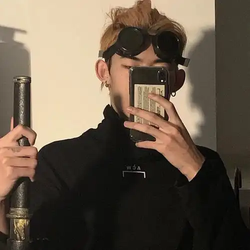 男生头像每个人心中都有一团火路过的人只看到烟