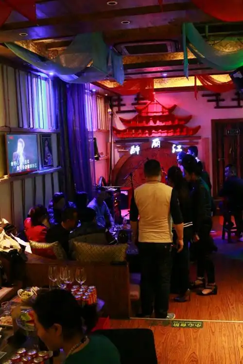 聚会休闲驿站地址:(电话:15907725163地址:罗池路中段原菲碧酒吧斜