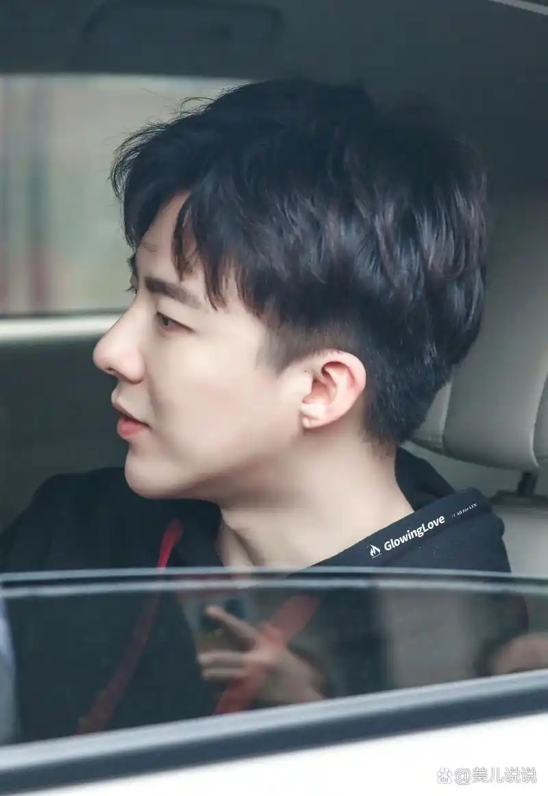 34岁刘宇宁气质姿态堪比名模帅气迷人,酷飒十足帅气逼人,多年前因为