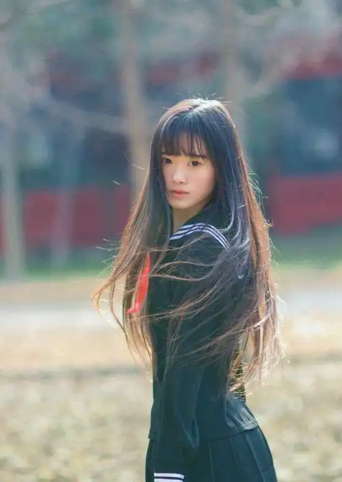 看来看去还是觉得鞠婧祎穿jk制服更好看文艺又清秀