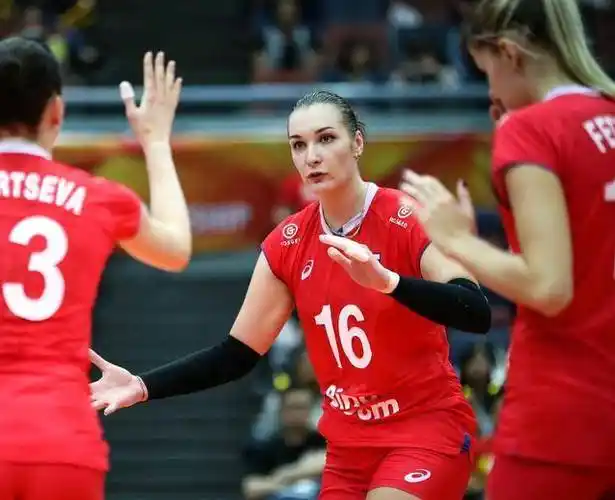 丁霞被重扣砸中躺地不起,对手主动致歉_沃伦科娃_球迷_俄罗斯