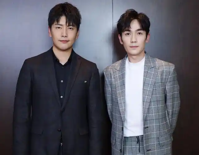 朱一龙《新闻当事人》花絮照 演员就像魔术师,不能自己解密