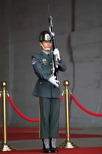 台湾军人 - 礼队换哨交接式