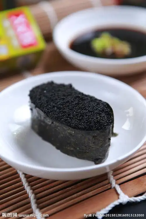 黑鱼籽军舰寿司图片