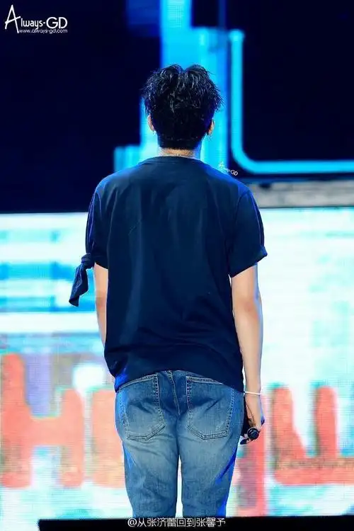 求权志龙背面的超清图片