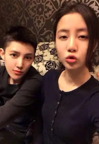 林弯弯李溪芮什么关系 林弯弯李溪芮合照