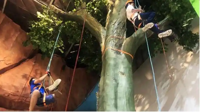 女生喜欢双指探洞吗室内探洞综合攀登飞拉达