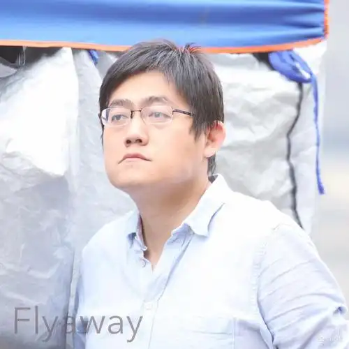 那不如我就来给大家讲讲时代峰峻的那个男人李飞