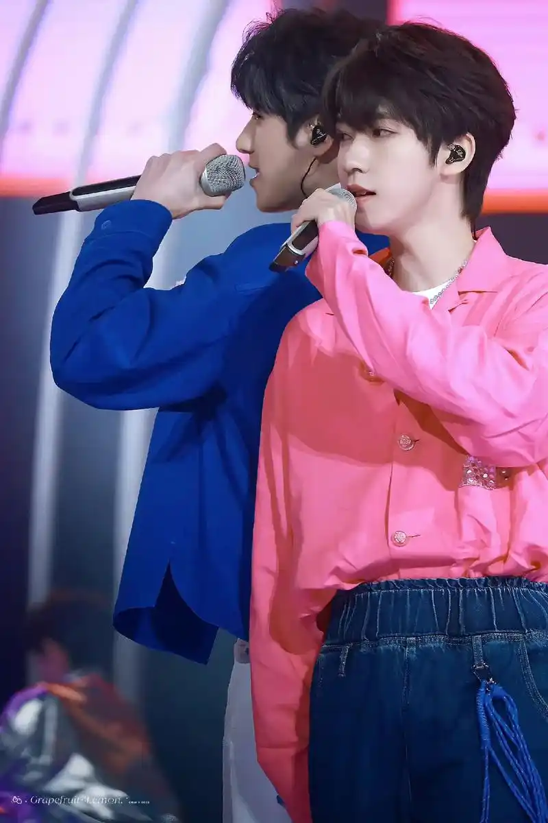 "因为相爱 可迎万难"#翔霖 #严浩翔贺峻霖 #换季樱花巷17 - 抖音