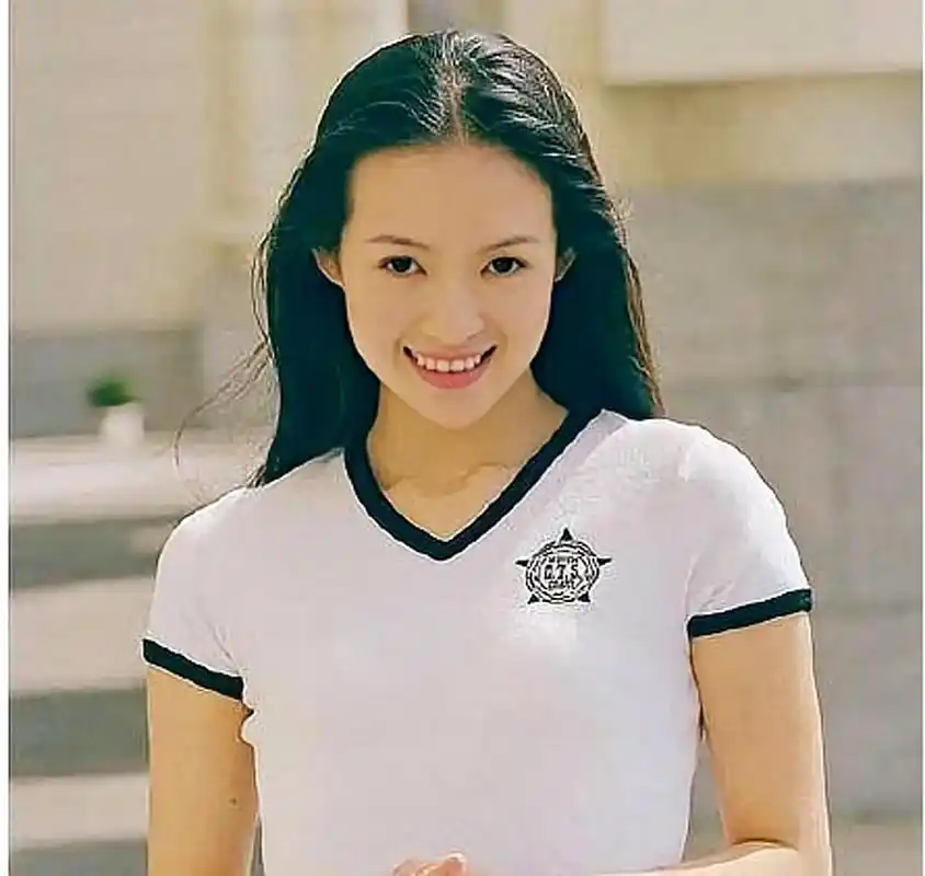 章子怡:青涩旧照曝光 章子怡年轻时的青涩模样散发出一种撩人心弦的