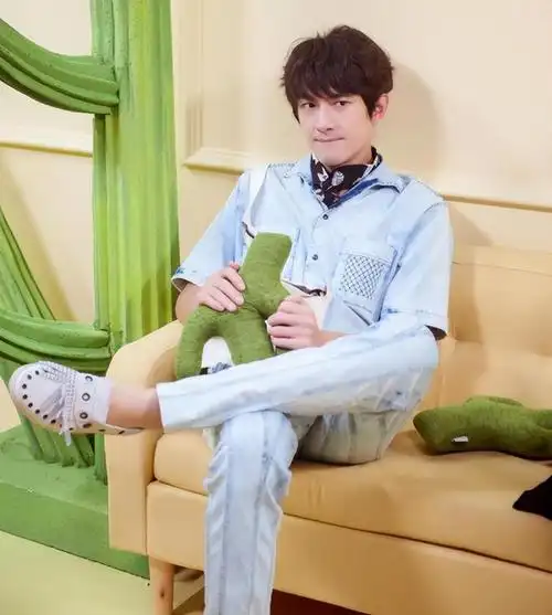 "娱乐反黑第一人"林更新:身价上亿背景强大,王思聪的车随便开|娱乐圈