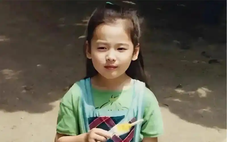 宋慧乔小时候照片,太可爱啦!