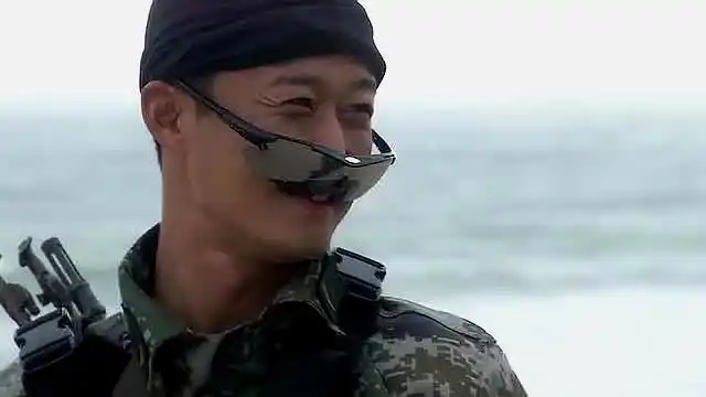 我是特种兵之利刃出鞘:何晨光太狂,唐心怡一枪教他做人!果然是