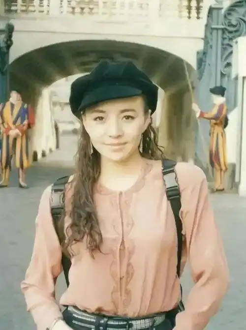 如果告诉你现在这个充满"长辈味"的宋丹丹,年轻的时候也是个大美女,你