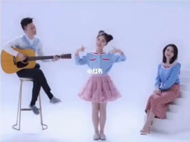 李欣融穿搭莫兰蒂茶粉色tutu裙