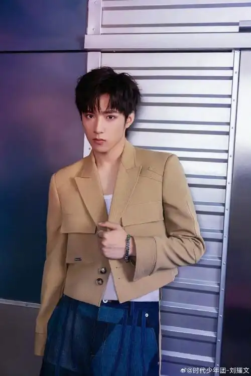 时代少年团-刘耀文男模炸街!炸的我心里噼里啪啦放烟花!