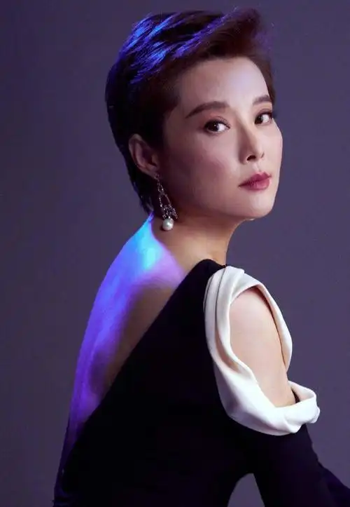 袁立中年发福一身赘肉,150斤瘦至115斤,减肥方法不用大量运动