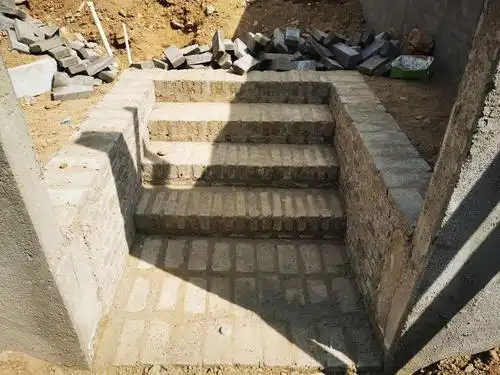 小院台阶工程已经完工.