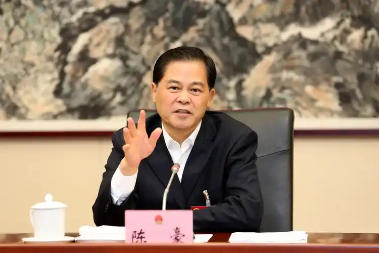 陈豪参加昆明市代表团审议审查时强调 坚定不移走高质量发展之路 肩负