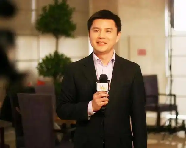 赵普被传是央视郑丽丈夫央视一哥沦为网红他经历了什么