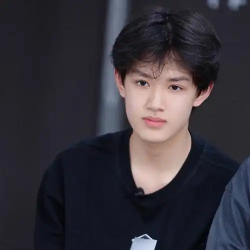 张极头像啦啦粉丝们拿好