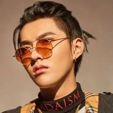 墨镜帅哥图片头像 男生头像图片大全 -【爱个性】