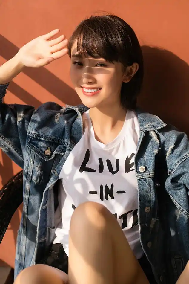 鲁佳妮栀子系女孩,笑意暖暖,如初春阳光