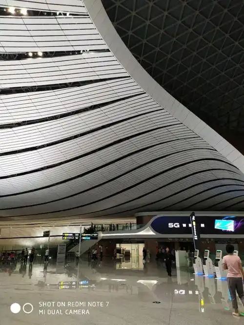 小伙自驾游北京大兴国际机场,绝对五星级标准,太壮观了!