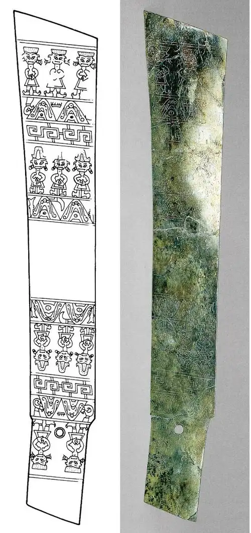 玉璋四川广汉三星堆二号祭祀坑出土金杖上笑面人的耳环下垂,紧贴脸颊