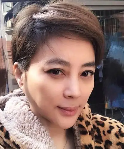 57岁李玲玉现状,身材消瘦,让人心疼