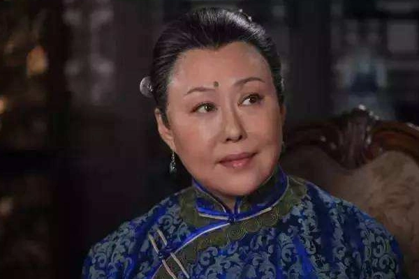 《大宅门》中为什么二老太太临死前嘱咐不让杨九红戴孝?