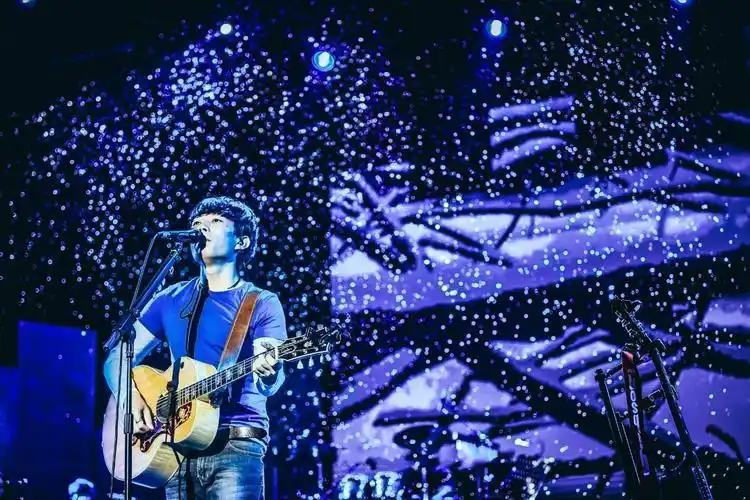 如何评价赵雷 2018 年正式发行的《十九岁》? - 知乎