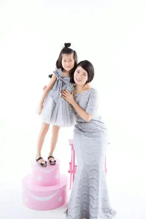 有个女儿真好,可以给她打扮成你想像的样子,可以陪着她一起成长,可以