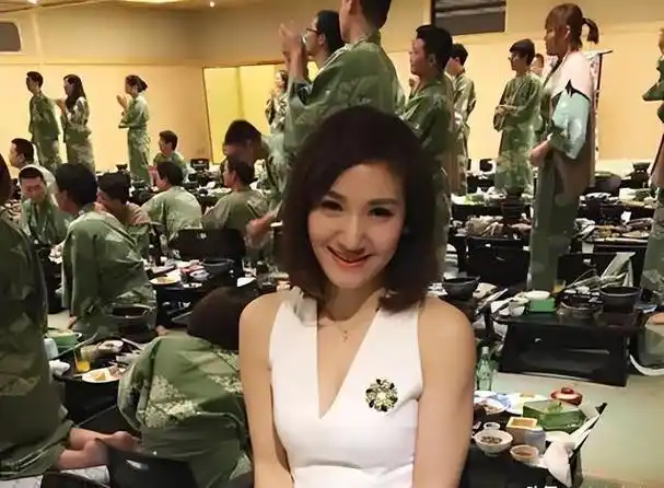 她被称为最美主持人,却突然5分钟内全身瘫痪,如今44岁无人敢娶