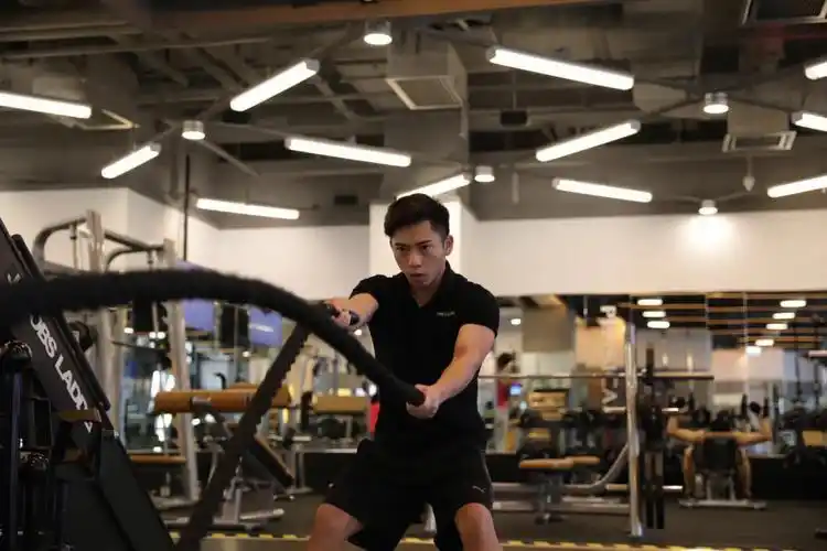 大家好我是健身教练亨尼07初用小红书