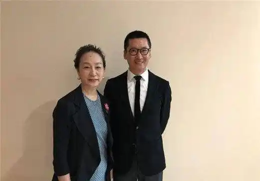 但是最近这些年张铁林自己的人品也快要被自己败光了,被私生女通过