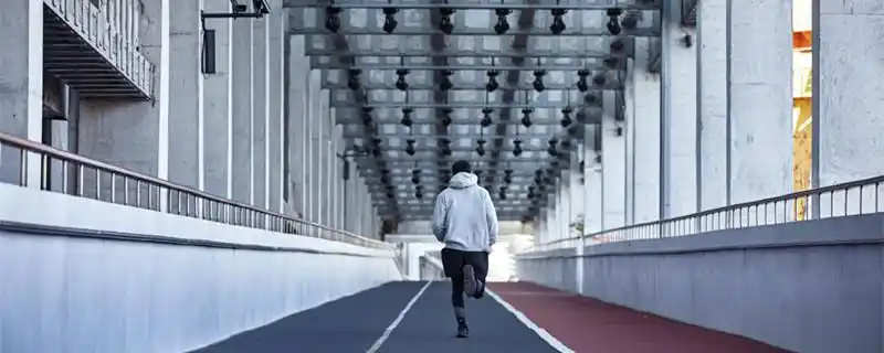 摄图网_501536466_banner_男青年户外跑步背影(企业商用)_ .jpg