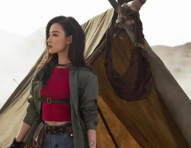 张艺谋的慧眼识珠,让她在电影《金陵十三钗》里大放异彩,风情万种的