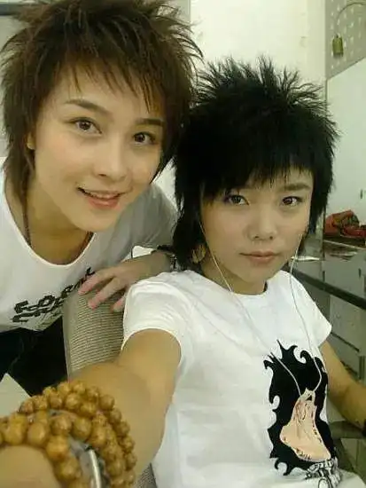 06超女闹剧后续!厉娜暗指许飞炒作,到底是谁在蹭热度?