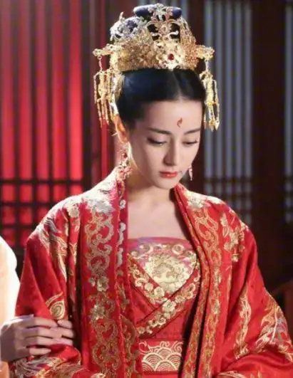 娱乐圈新疆"四大美女",娜扎,热巴还有谁呢?据说她成名已久