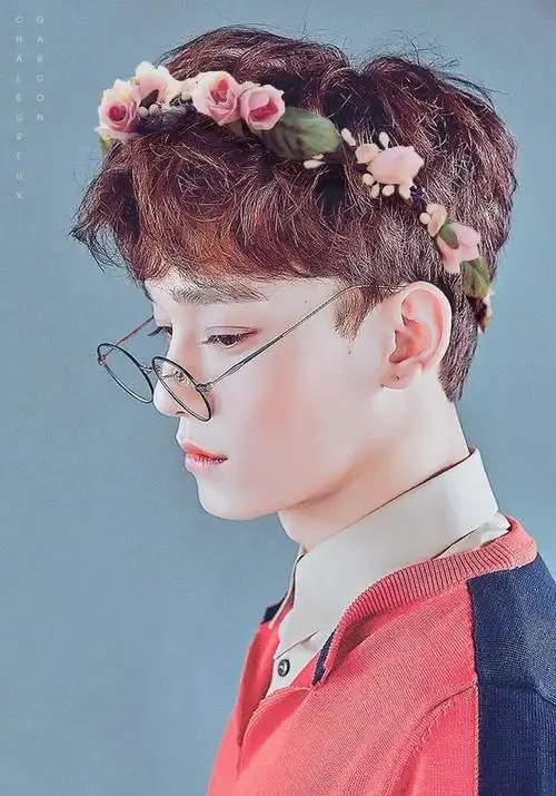 exo金钟大入伍照曝光,皮肤黝黑褶子多,发际线成最大亮点_照片