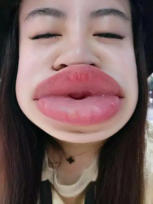 搞笑ps求大神把我的嘴唇整的性感一点辣眼睛