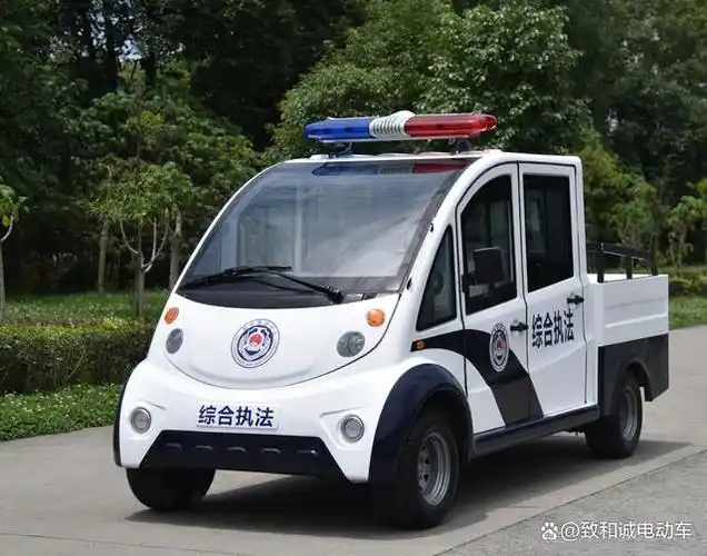 电动巡逻车是一种现代化的警用巡逻车辆,具有高效,环保,便捷等优点
