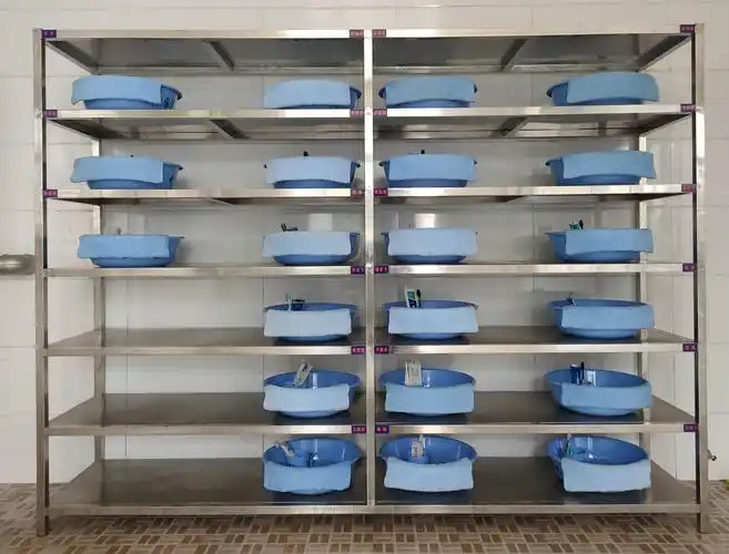 经过仔细研究如何将内务设置更加美观和规范后,重点对班级,洗漱间